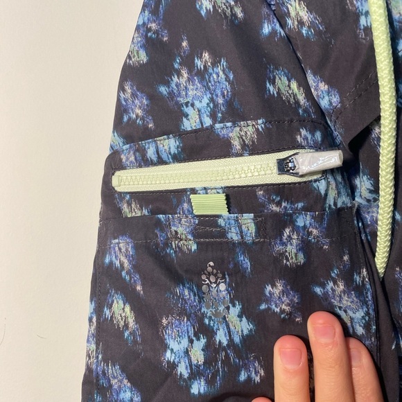 NEW FREE PEOPLE||FP MOVEMENT BREAK MY HEART WARM UP HOODED JACKET oversi… - Picture 7 of 9